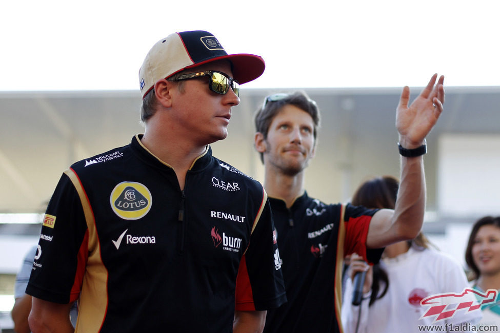 Los pilotos de Lotus en el paddock de Suzuka