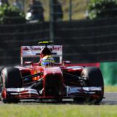 Plano frontal del coche de Felipe Massa