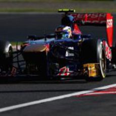 Daniel Ricciardo avanza con el compuesto medio