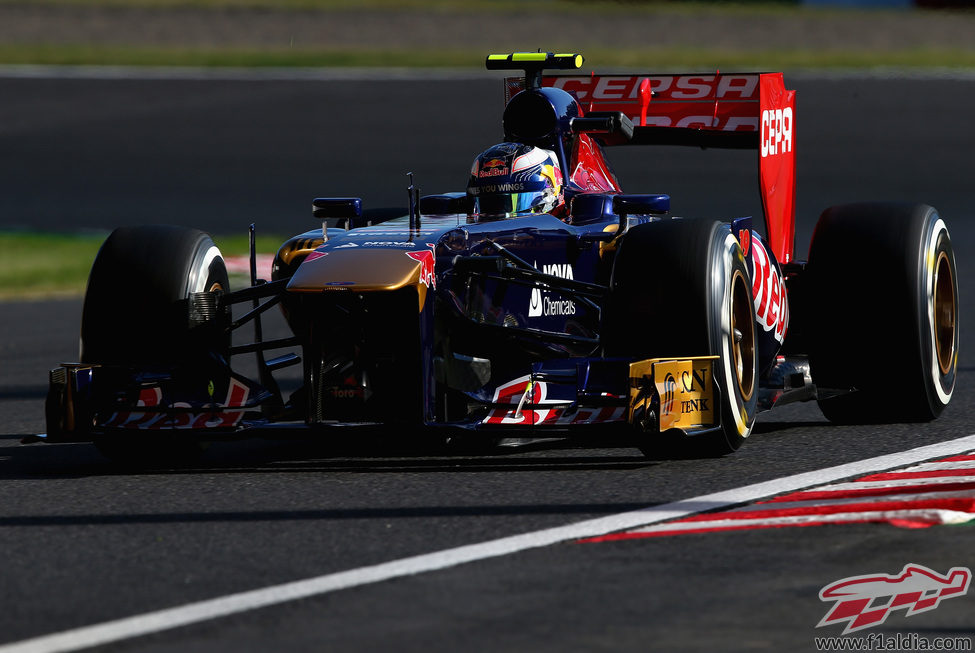Daniel Ricciardo avanza con el compuesto medio