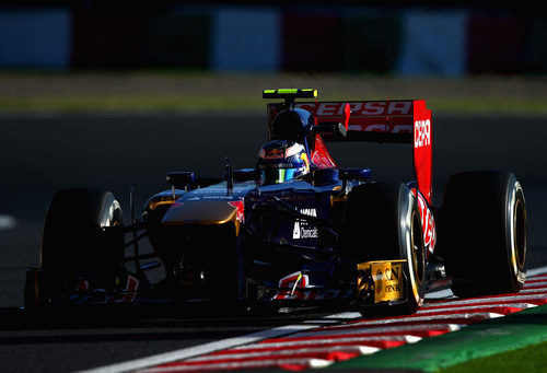 Daniel Ricciardo roza los pianos de Suzuka