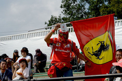Apoyo a Ferrari en las gradas de Suzuka