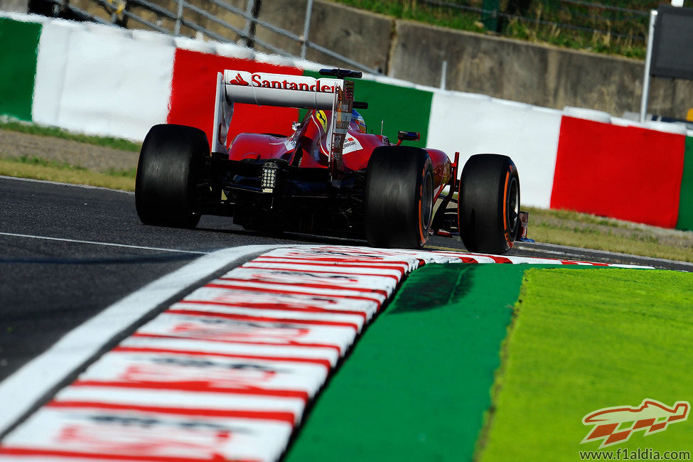 Fernando Alonso disputa la clasificación en Japón