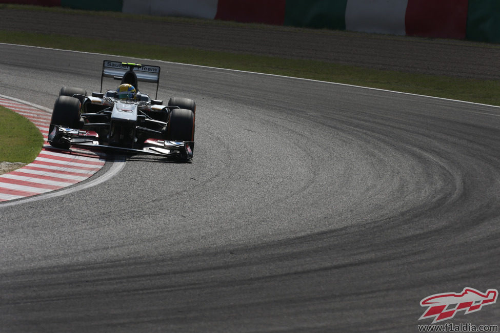 Curva en Suzuka para Esteban Gutiérrez