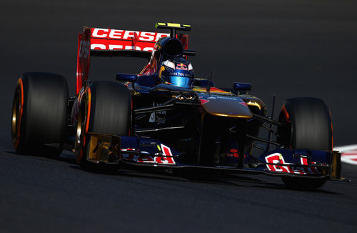 Daniel Ricciardo prueba el neumático duro