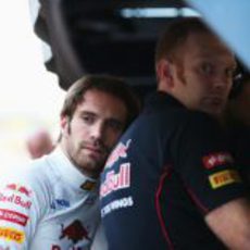 Jean Eric Vergne le toca ver la clasificación desde el 'pit-wall'