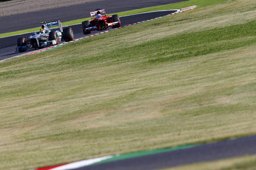 Lewis Hamilton y Fernando Alonso en las 'eses' de Suzuka