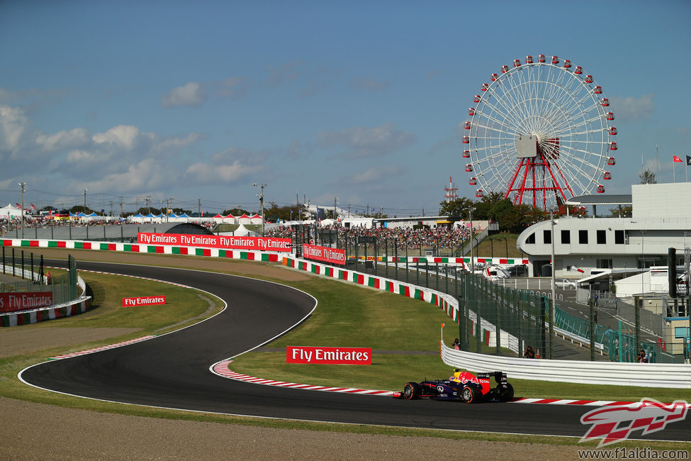 Mark Webber en las 'eses' de Suzuka durante la clasificación