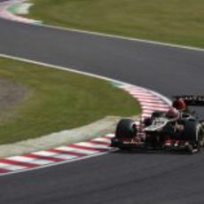 Kimi Räikkönen en las 'eses' del circuito de Suzuka durante la clasificación