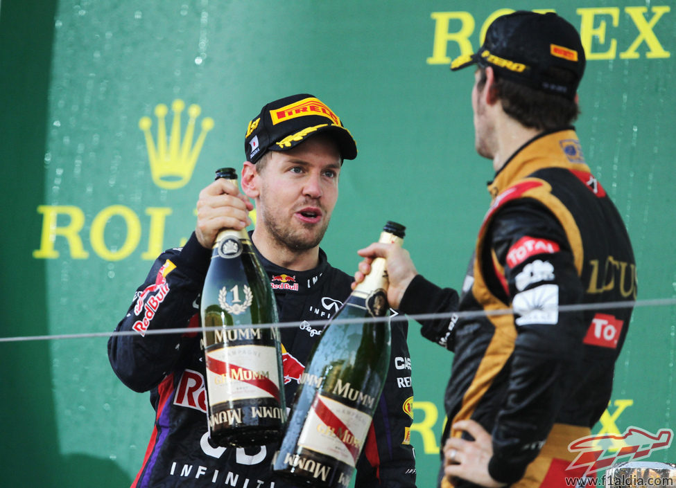 Brindis de Sebastian Vettel y Romain Grosjean en el podio