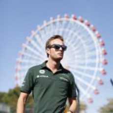 Giedo van der Garde pasea por el trazado de Suzuka