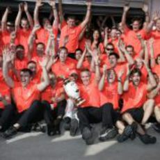 El equipo McLaren celebra la victoria