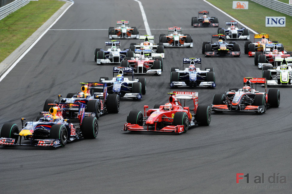 Raikkonen entra en la primera curva