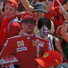 Varios aficionados de Ferrari
