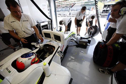 Barrichello en boxes