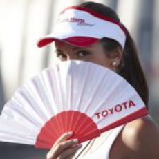 Una chica de Toyota