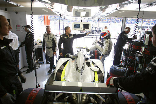 Barrichello entra en su Brawn