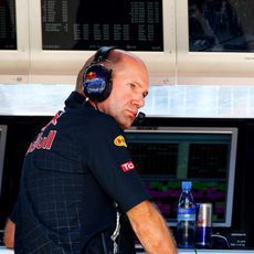 Adrian Newey durante la clasificación