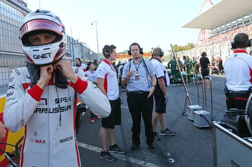 Max Chilton muy serio en su posición de parrilla