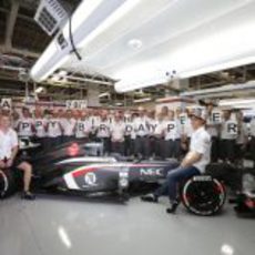 El equipo Sauber celebra el 70 cumpleaños de Peter Sauber