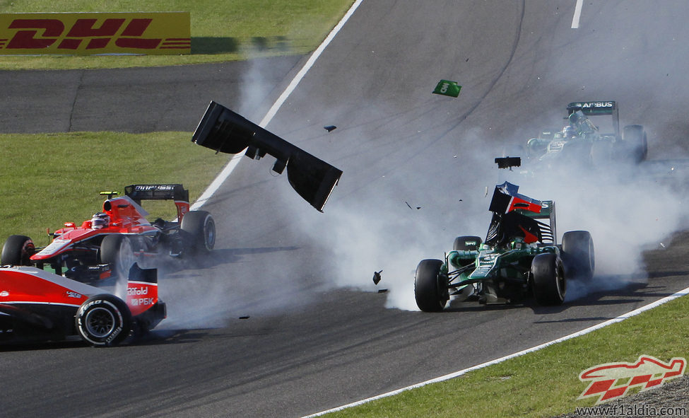 Alerón del coche de Giedo van der Garde por el aire