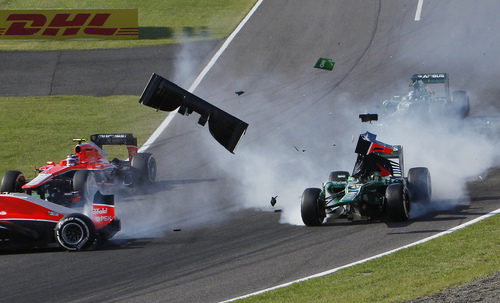 Alerón del coche de Giedo van der Garde por el aire