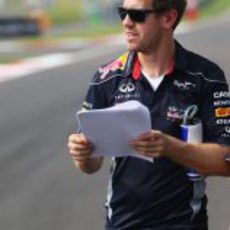 Sebastian Vettel 'estudia' los datos de este fin de semana