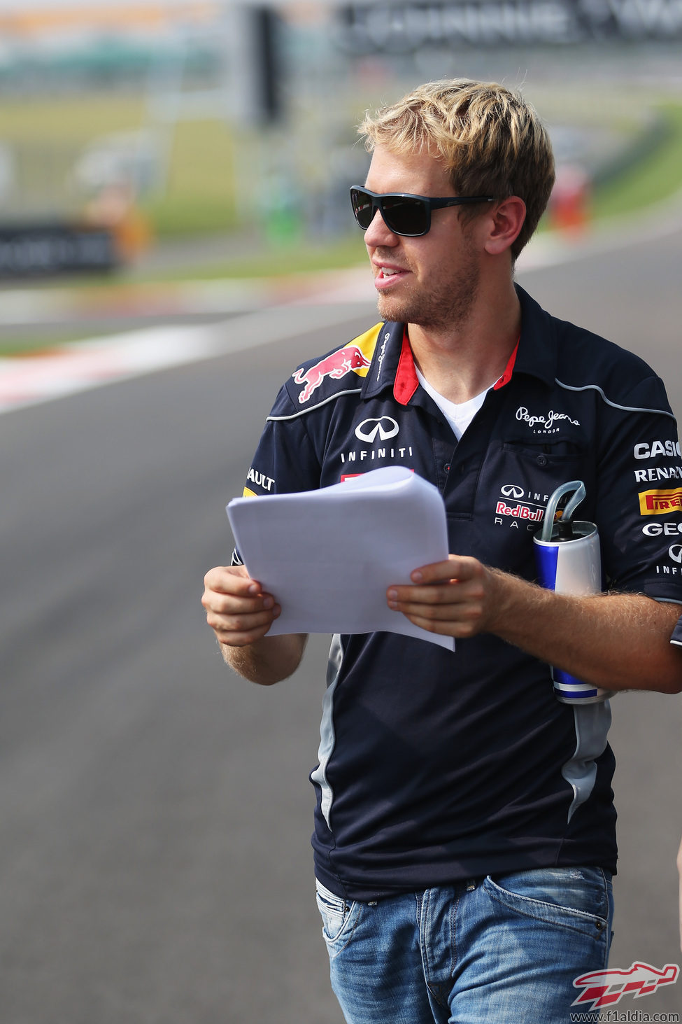 Sebastian Vettel 'estudia' los datos de este fin de semana