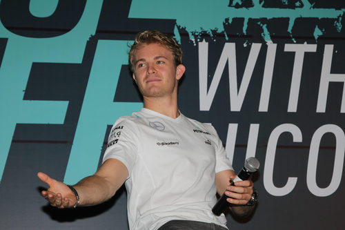 Nico Rosberg en un evento de Mercedes en la India