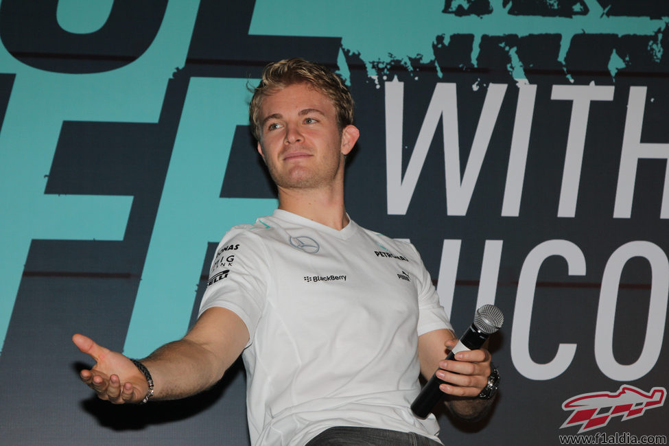 Nico Rosberg en un evento de Mercedes en la India