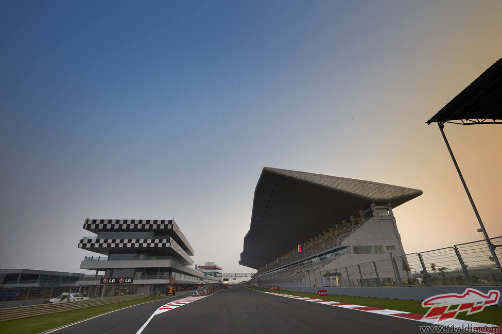 Recta principal del Buddh International Circuit