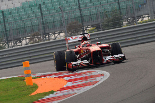 Fernando Alonso tuvo problemas en los Libres 1