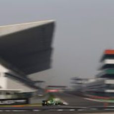 Charles Pic afronta la recta de meta del Buddh International Circuit