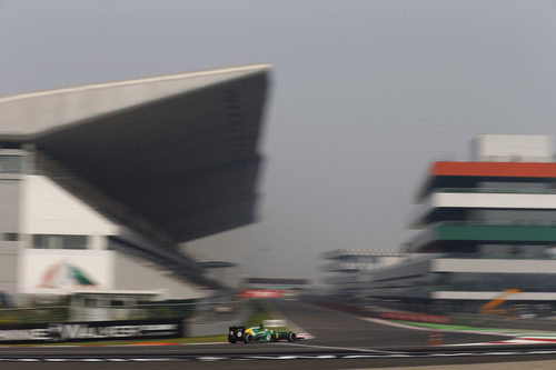 Charles Pic afronta la recta de meta del Buddh International Circuit