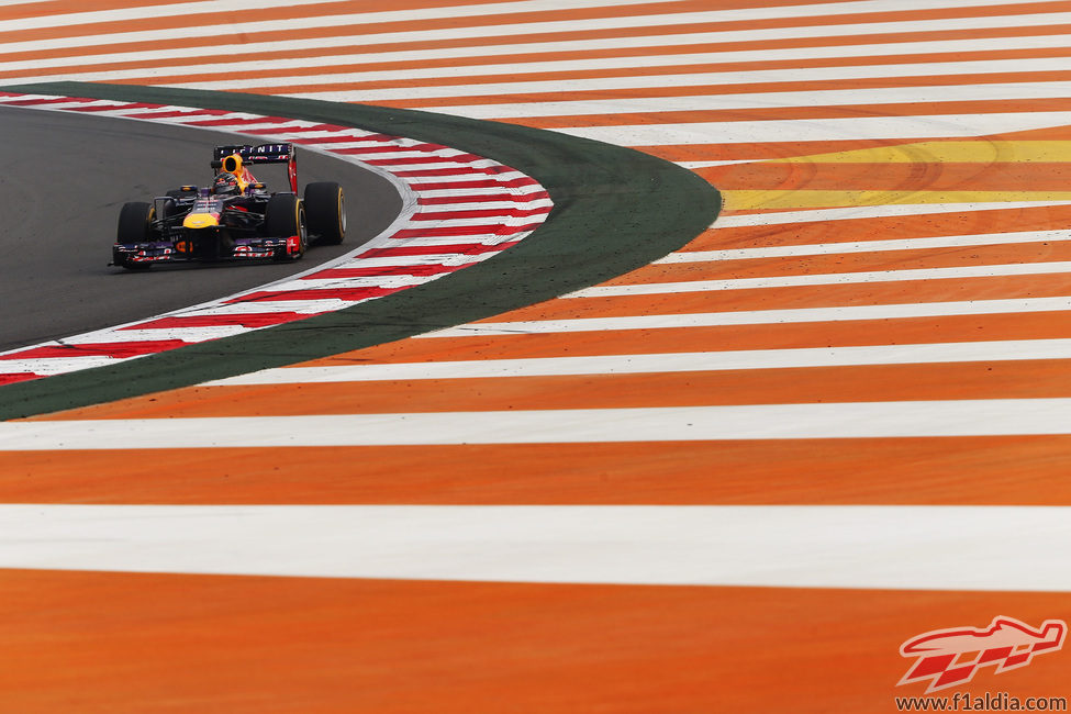 Sebastian Vettel prueba el neumático blando en la India