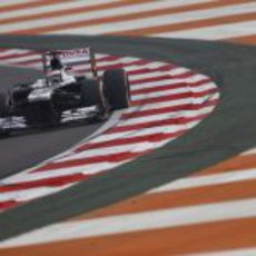 Valtteri Bottas aborda una de las curvas más complicadas del circuito indio