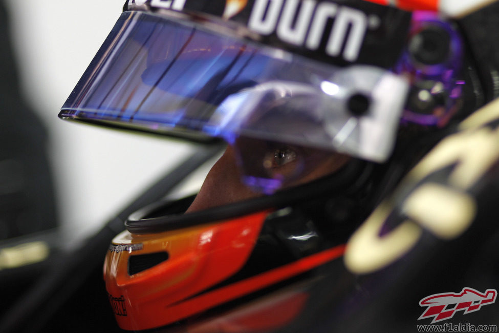 Mirada intensa de concentración de Romain Grosjean