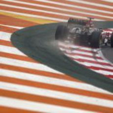 Kimi Räikkönen en dificultades para controlar su Lotus
