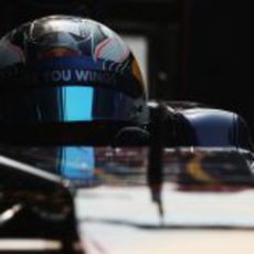 Detalle de Daniel Ricciardo en el Toro Rosso esperando a salir a pista