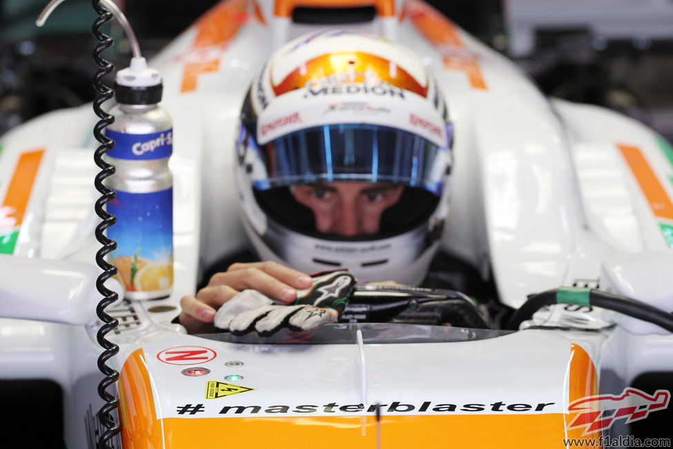 Adrian Sutil se prepara para salir al asfalto