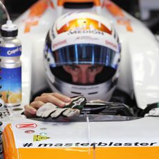 Adrian Sutil se prepara para salir al asfalto