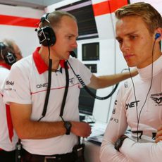 Max Chilton piensa en el box de Marussia