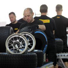 Trabajo de neumáticos para Pirelli