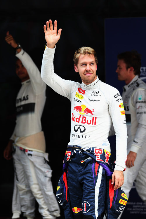 Saludo triunfal de Sebastian Vettel