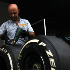 Pirelli comprueba los neumáticos