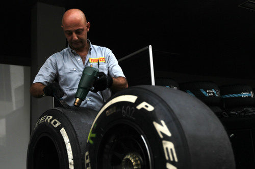 Pirelli comprueba los neumáticos