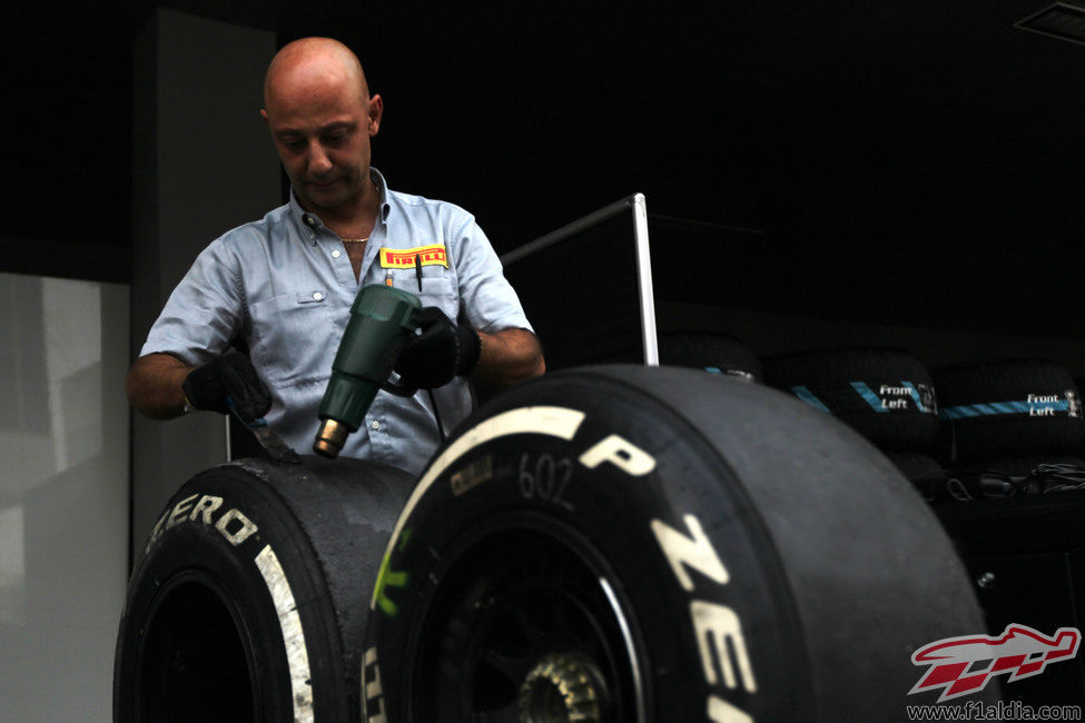 Pirelli comprueba los neumáticos