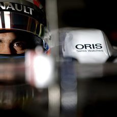 Mirada perdida de Pastor Maldonado