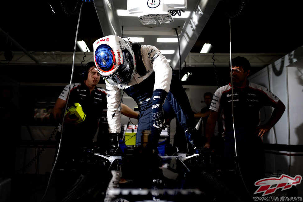 Valtteri Bottas se sube al FW35