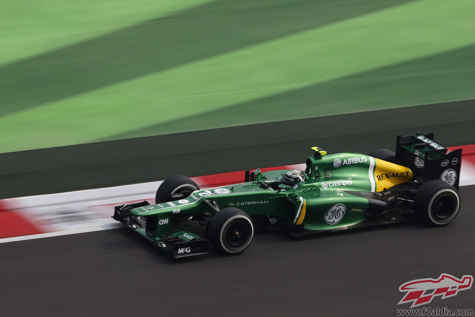 Giedo van der Garde a toda velocidad con su CT03